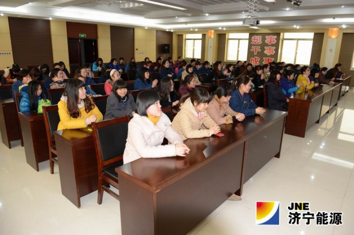 霄云煤矿举办庆三八女性健康知识专家讲座