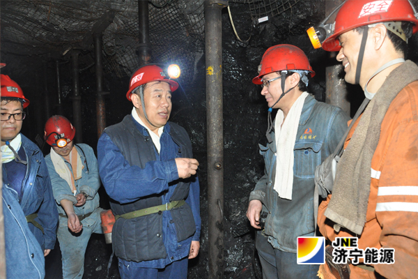 乔志猛到花园煤矿调研指导工作时指出：抓思想政治工作要做好“六个结合”