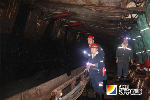 张学生一行到朱家峁煤矿进行质量标准化验收