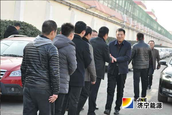 张广宇大年三十到金桥煤矿民生热能进行新春慰问