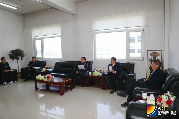 1542336162632739.jpg 2018年11月15日,楚遵杰到阳城煤电调研“凝心聚力谋发展”讨论活动开展情况(1)(1).jpg