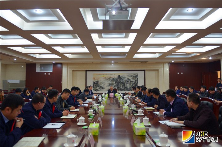 1542847693122649.jpg 2018年11月21日,马金平参加安居煤矿“凝心聚力谋发展”专题讨论会(摄影 陈晨).jpg