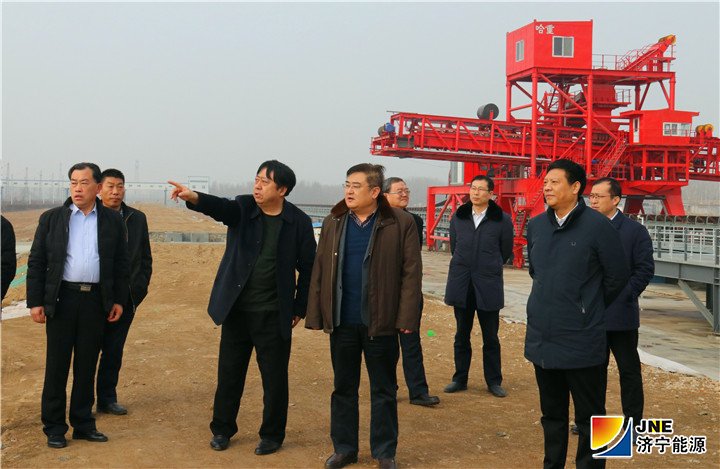 1550468156273553.jpg 2019年2月15日,市国资委党委书记、主任丰家雷莅临济矿物流视察工作(孙继业) (2).jpg