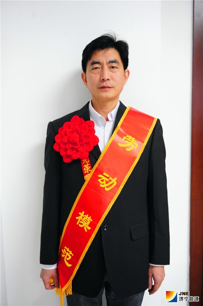 1551161118127077.jpg 营销分公司 林卫兵 劳模.jpg