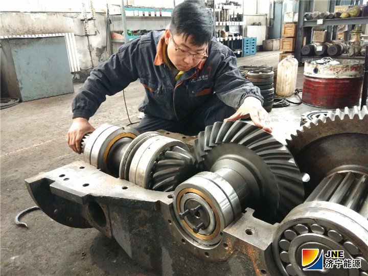 1556072560102497.jpg 2019年4月11日,运河煤矿稿件:”要干就要干好“-记集团公司第三届首席技师文博(张弘).jpg