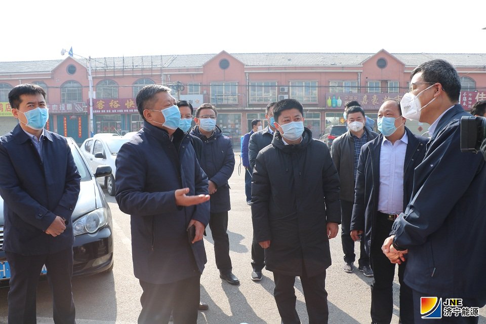 1581564685372338.jpg 2月10,汶上县委副书记、县长李洪文在常务副县长王洪正、县政府办公室、应急管理局、发改局、环保局、经信局等部门负责人陪同下,到义桥煤矿督导疫情防控和节后复工复产工作。该矿党委书记、矿长陈建文和部分领导班子成员参加。.jpg