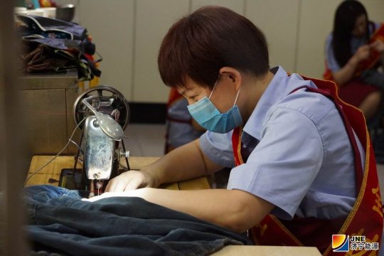 义桥煤矿开展“缝补衣物献真情 筑牢安全不放松”助力安全活动