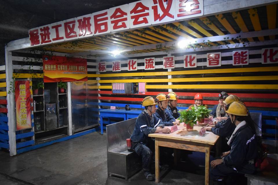 1602763841235321.jpg 2020年10月15日,运河煤矿井下固定式会议室受欢迎(李凯).jpg