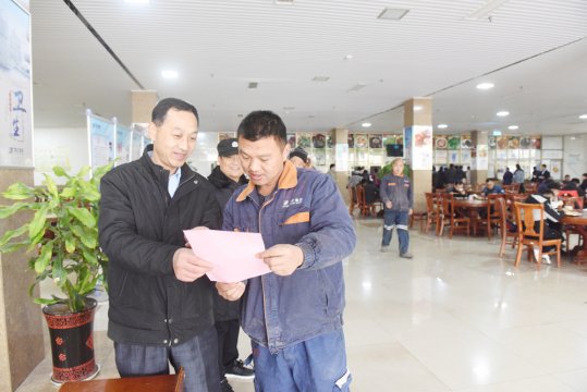 全国交通安全日，霄云煤矿在行动