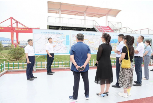 张广宇陪同山东中正钢管、日照银行客人到梁山港调研