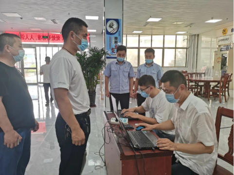 霄云煤矿丨协同市工行在矿为退役军人办理优待证