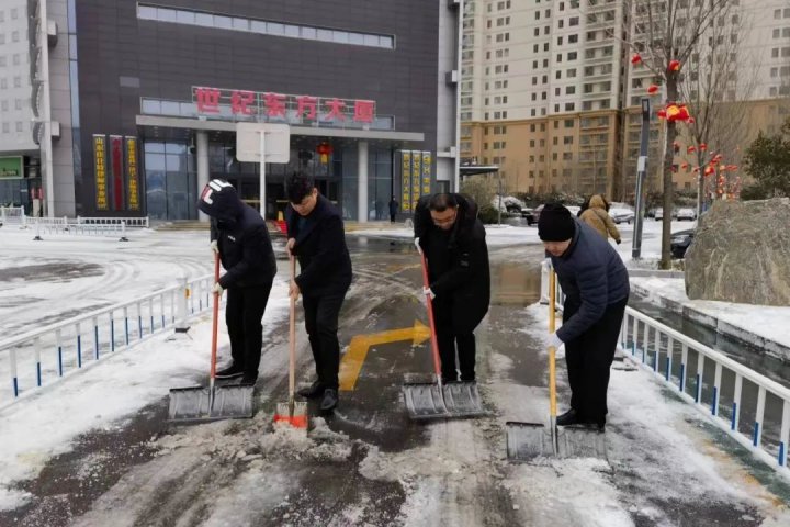 以“雪”为令，济宁能源迅速行动破冰除雪保畅通