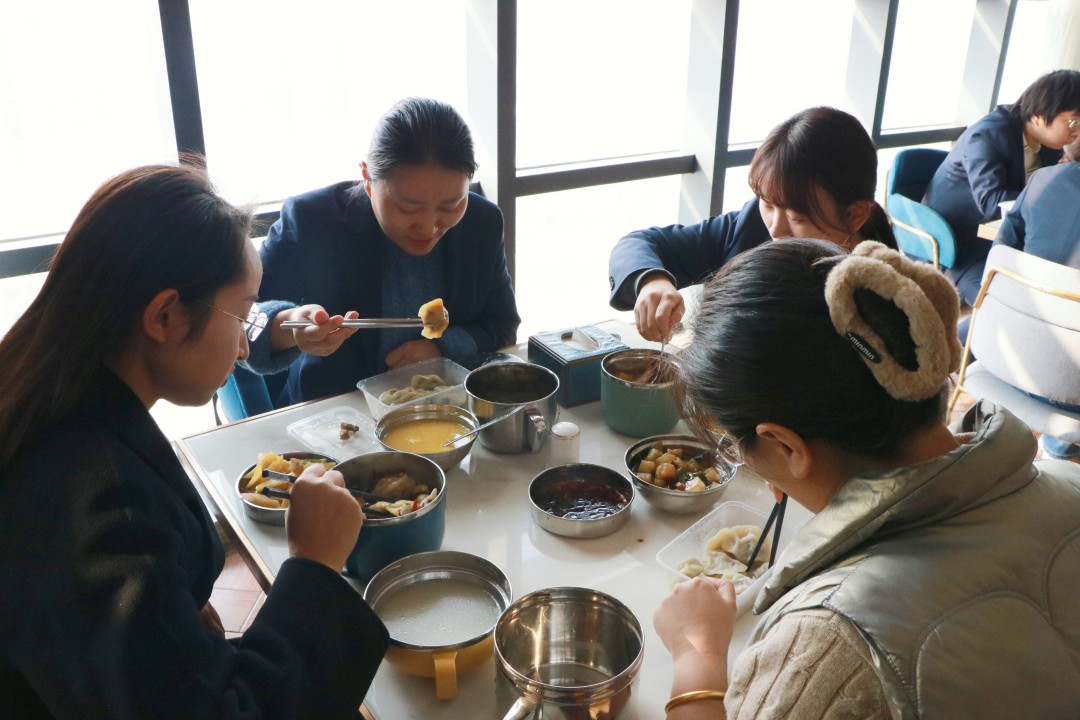 1734917591946053.jpg 吃水饺(1).jpg