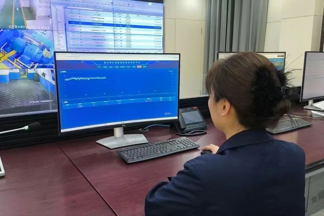 1737873772335949.jpg 监控室.jpg