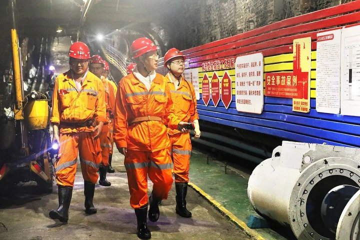 王崇景到运河煤矿检查指导工作