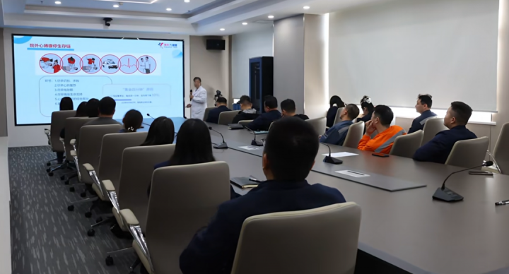 龙拱港应急技能“实战课”开讲！专业指导让安全守护更有力